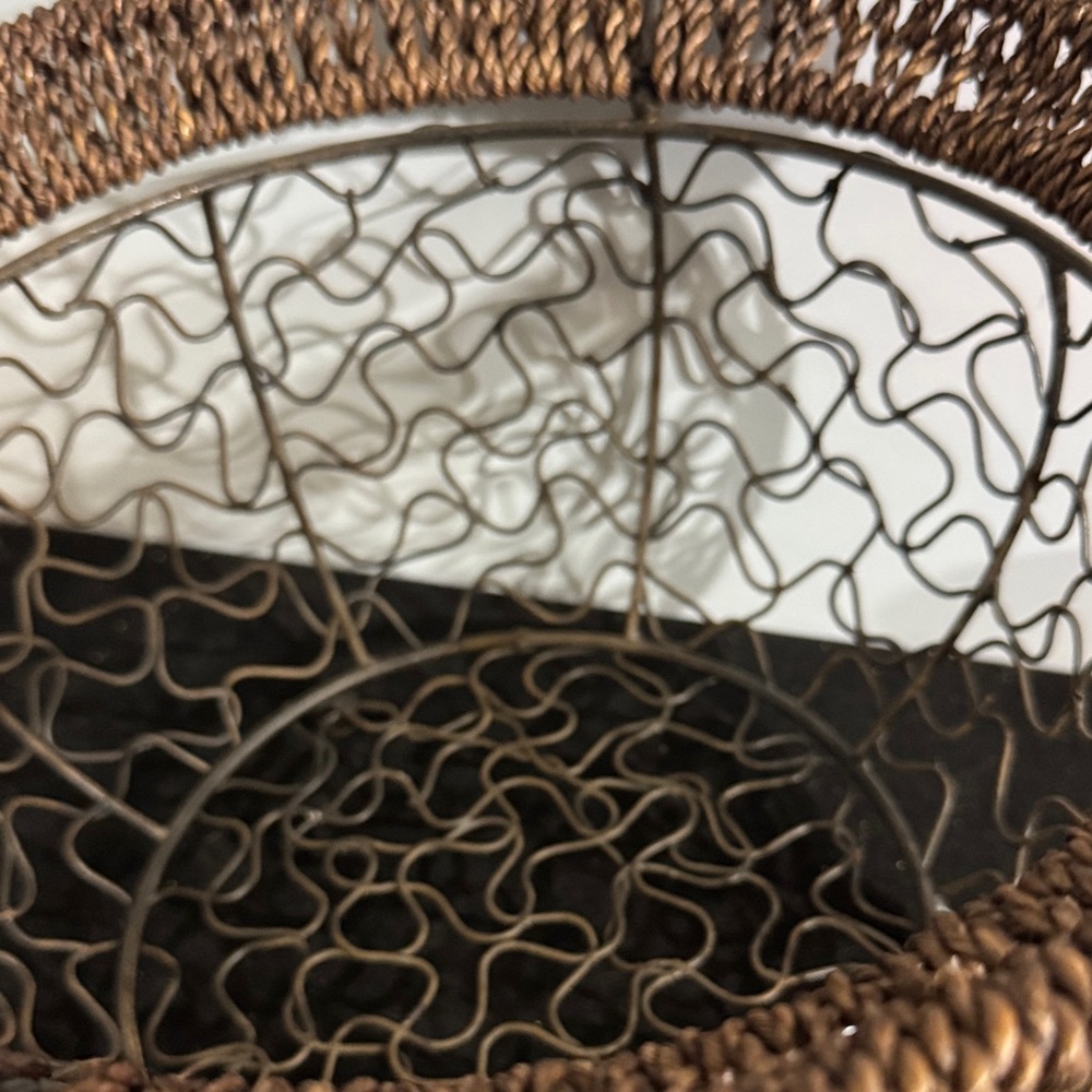 Decorative French-style wire storage basket - Picture 5 of 8
